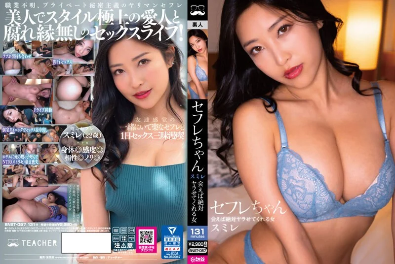 肤白貌美风骚人妻的诱惑，镜头前展示口技舔弄假鸡巴样子好骚，揉奶玩逼看特写水嫩干净表情好骚，尿尿给你看